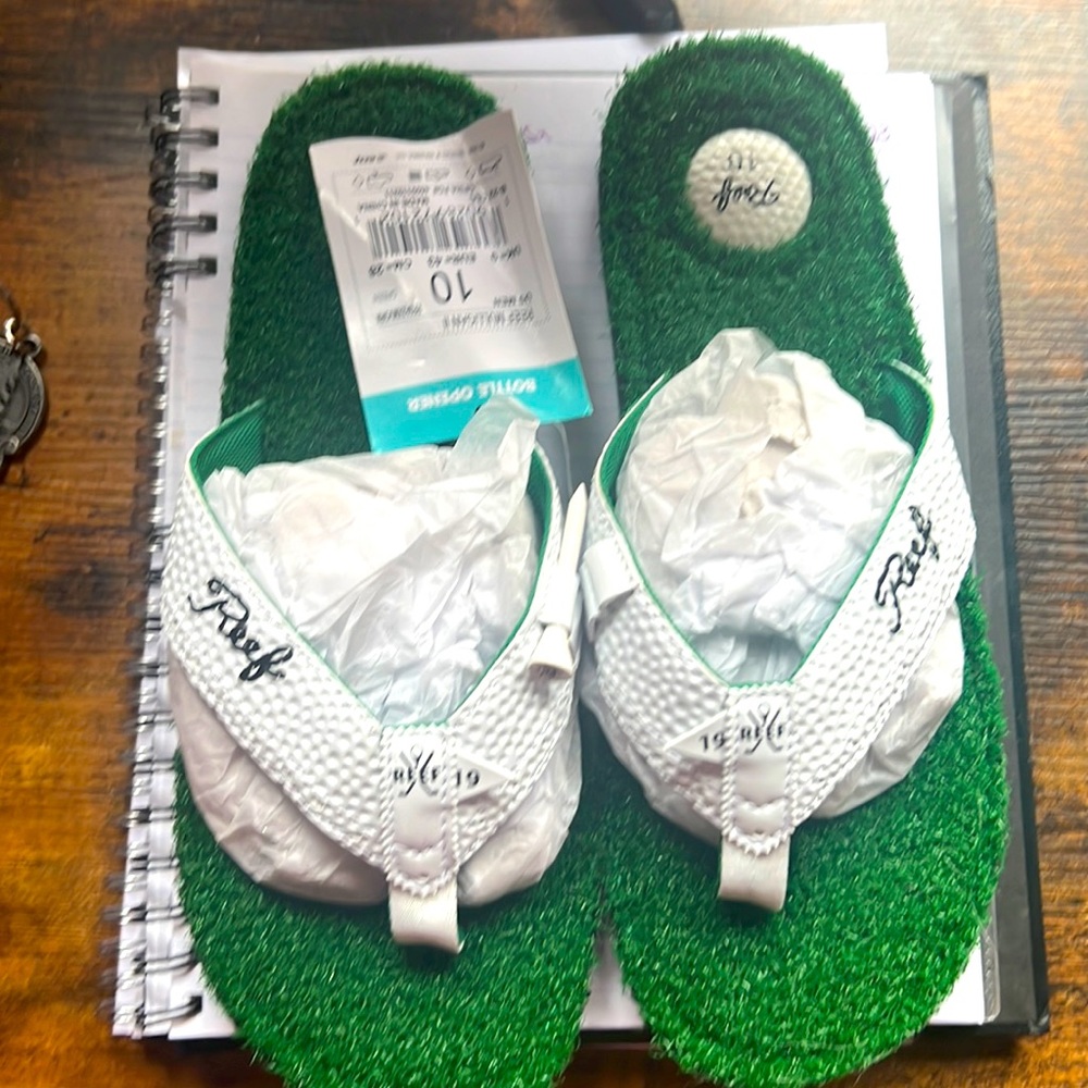 Men’s REEF Mulligan II Turf Golf flip flops.